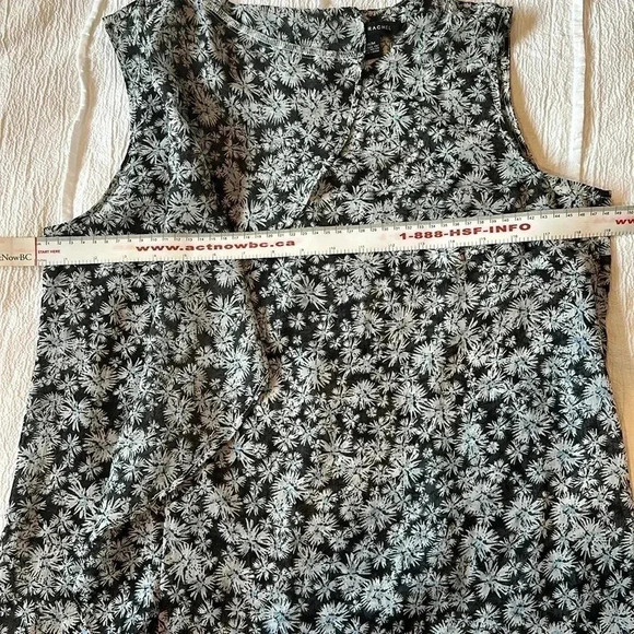 Zac & Rachel - asymmetrical floral sleeveless blouse. Size M - Picture 5 of 6